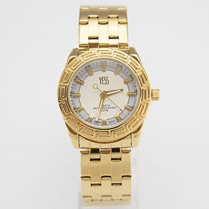 Reloj de mujer diseño casual análogo color dorado marca yess